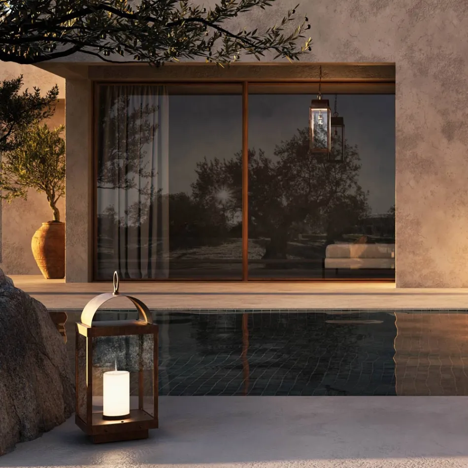 Latarnia ogrodowa ze świecą z żelaza lub mosiądzu Il Fanale Viadurini