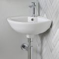 Klasyczny design, biała ceramiczna umywalka narożna z jednym otworem – krzemionka