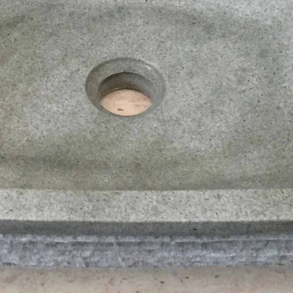 Zaprojektuj umywalkę z zielonego blatu w kamieniu Hilda Viadurini