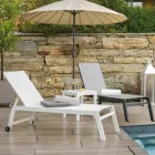 Leżak zewnętrzny wykonany z aluminium i tekstylenu z 2 kółkami - Kostium Viadurini