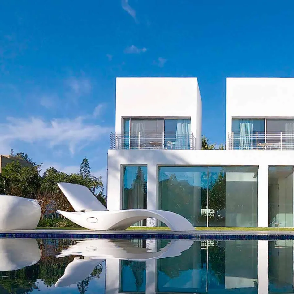 Zaprojektuj leżak ogrodowy szezlong z białego plastiku - Zoe od Mayyour Viadurini