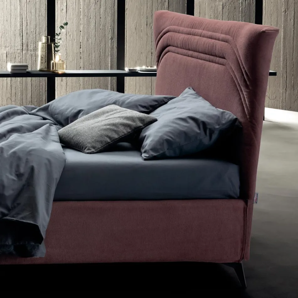 Łóżko podwójne 160x190 z zakrzywionymi liniami i podwójnym pikowanym pasem - Gioie Viadurini