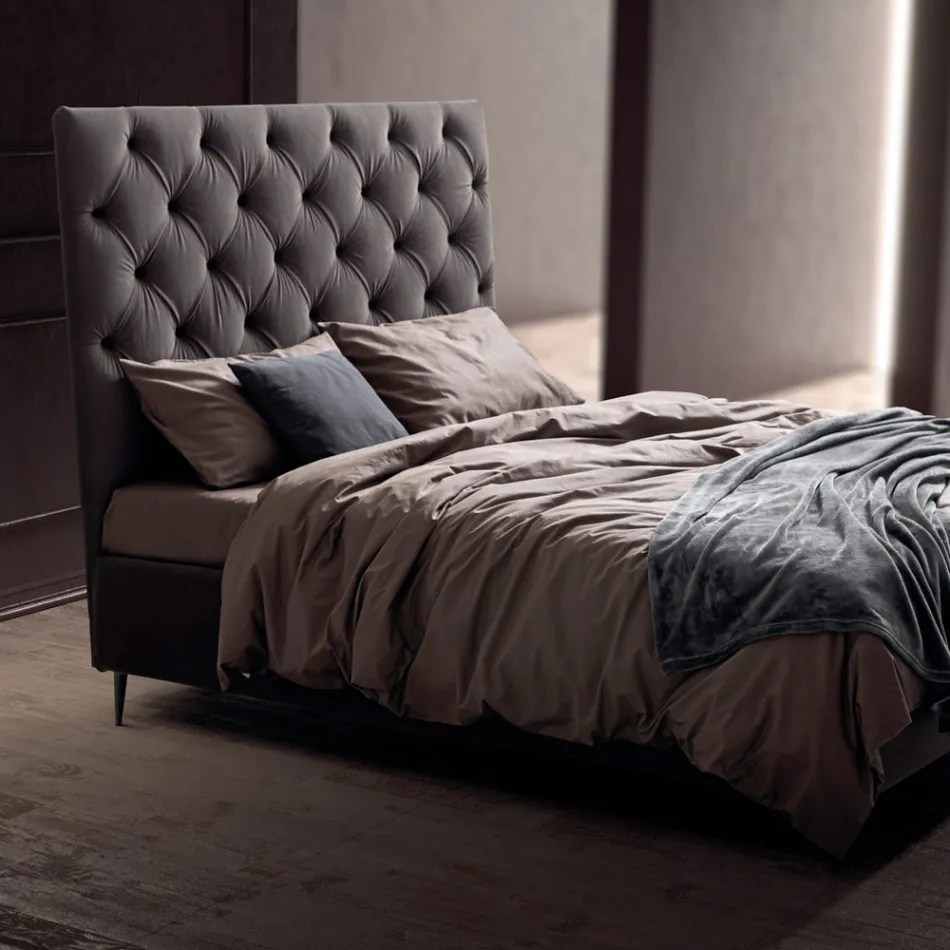 Łóżko podwójne 160x190 z wysokim i pikowanym zagłówkiem Made in Italy - Sallie Viadurini