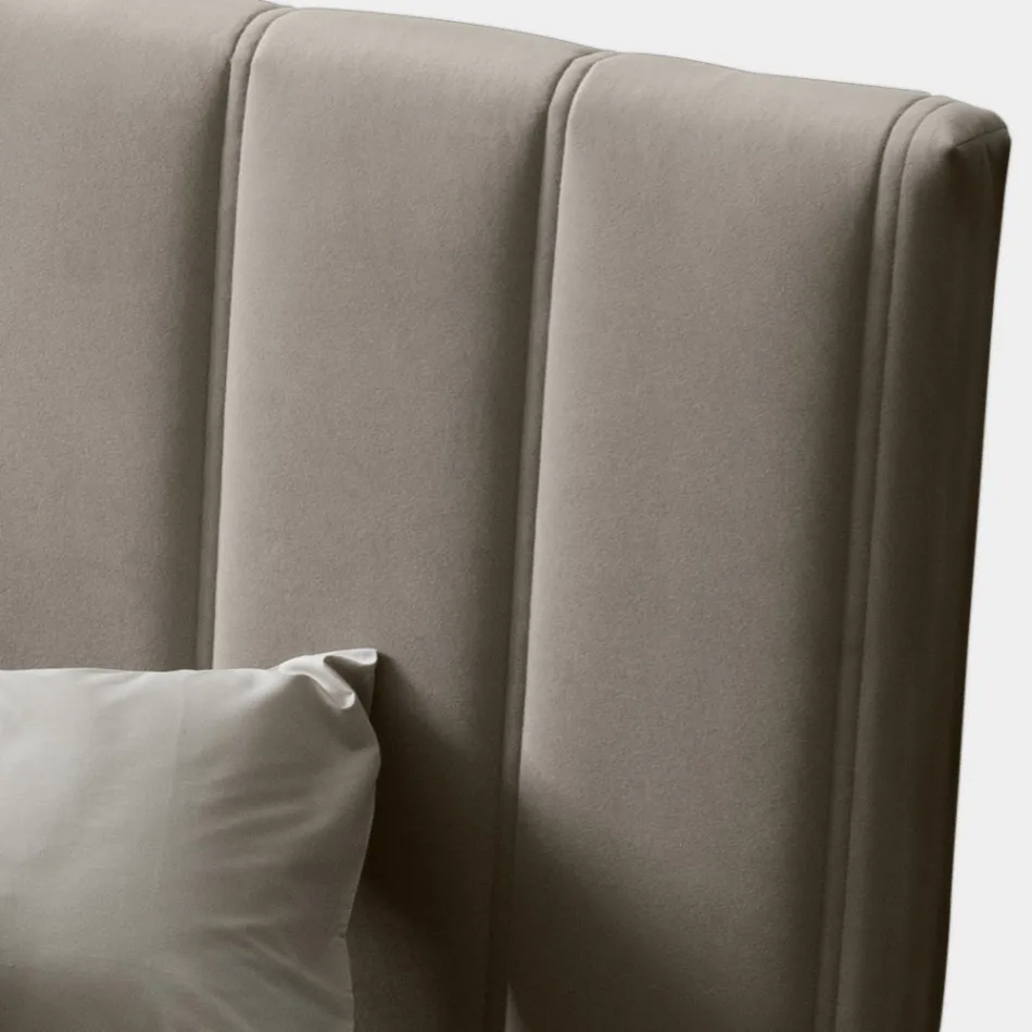 Łóżko podwójne 160x190 z pikowaniem i szerokimi pionowymi pasami - Magan Viadurini