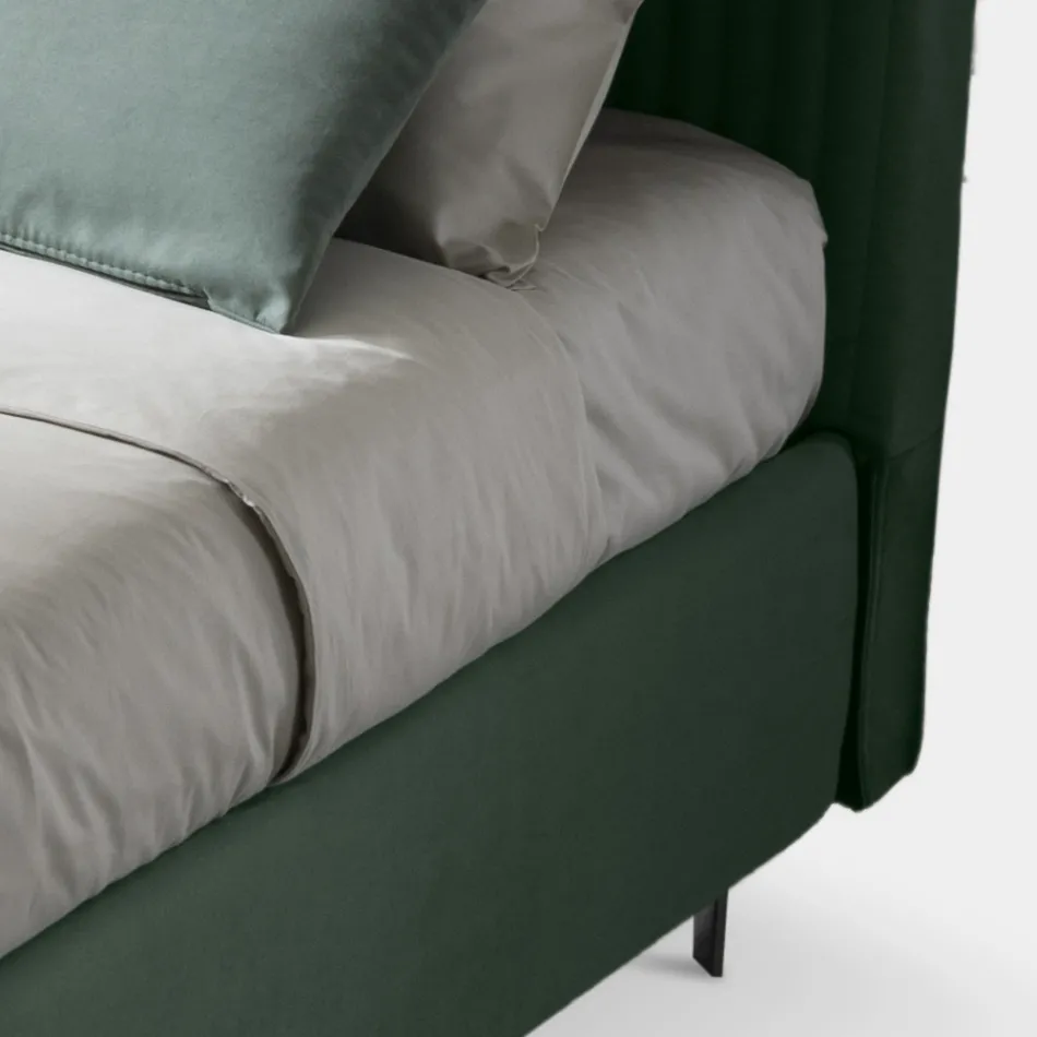 Łóżko podwójne 160x190 z pikowaniem w wąskie paski w wielu kolorach - Meduse Viadurini