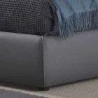 Podwójne łóżko z tapicerowanym pudełkiem z tkaniny Corolle firmy Bolzan Viadurini