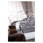 Podwójne łóżko z podnóżkiem, materacem, poduszkami i 2 stolikami nocnymi - Lampo Viadurini