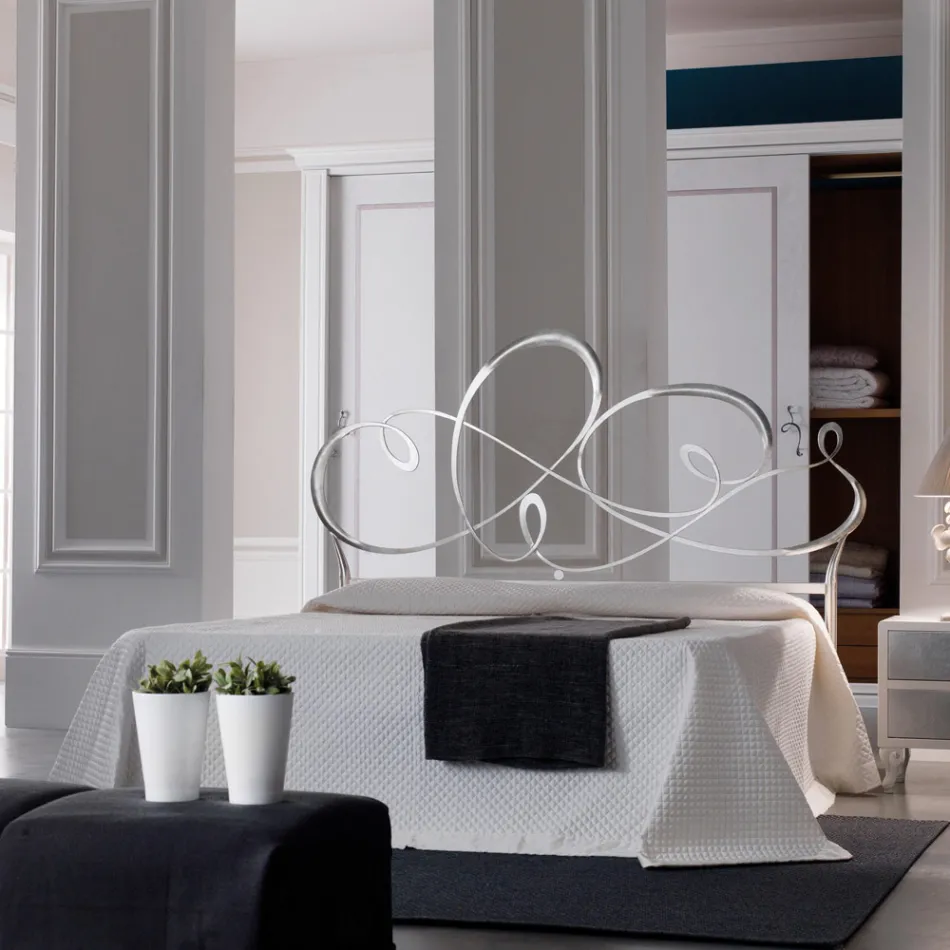 Podwójne łóżko z solidnym żelaznym zagłówkiem Wyprodukowano we Włoszech - Nebbia Viadurini