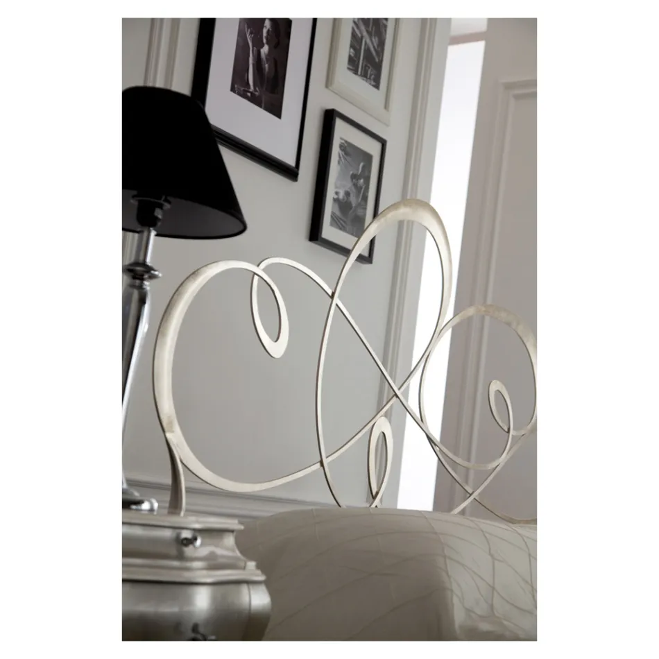 Podwójne łóżko z solidnym żelaznym zagłówkiem Wyprodukowano we Włoszech - Nebbia Viadurini