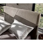 Podwójne łóżko o nowoczesnym designie z plisowanym lub pikowanym zagłówkiem - Alano Viadurini