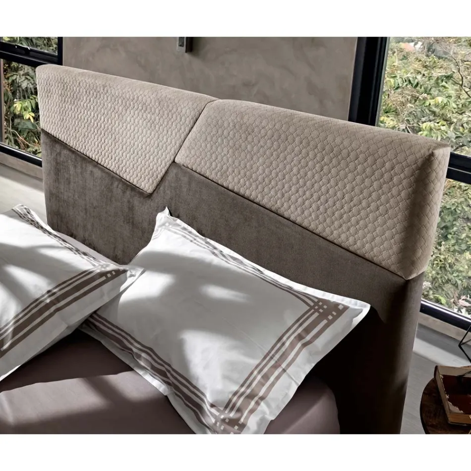 Podwójne łóżko o nowoczesnym designie z plisowanym lub pikowanym zagłówkiem - Alano Viadurini