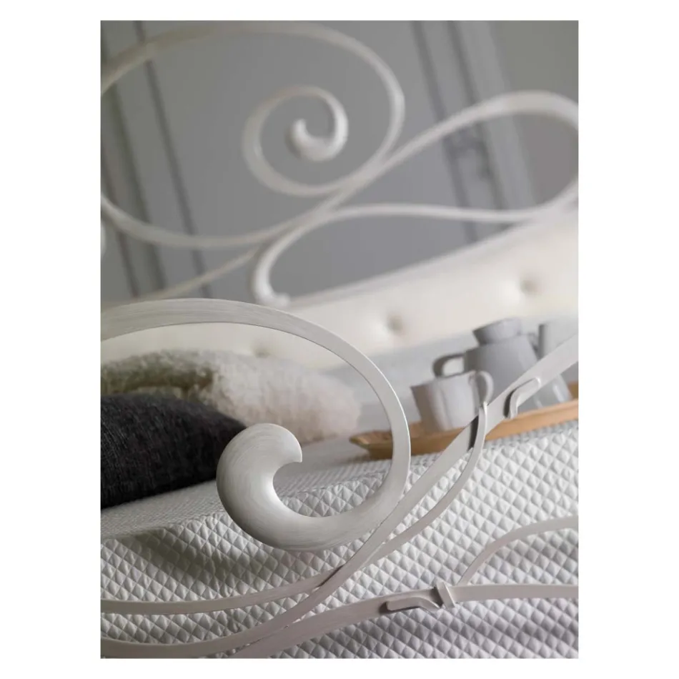 Żelazne podwójne łóżko ze skoordynowanym podnóżkiem Made in Italy - Laser Viadurini