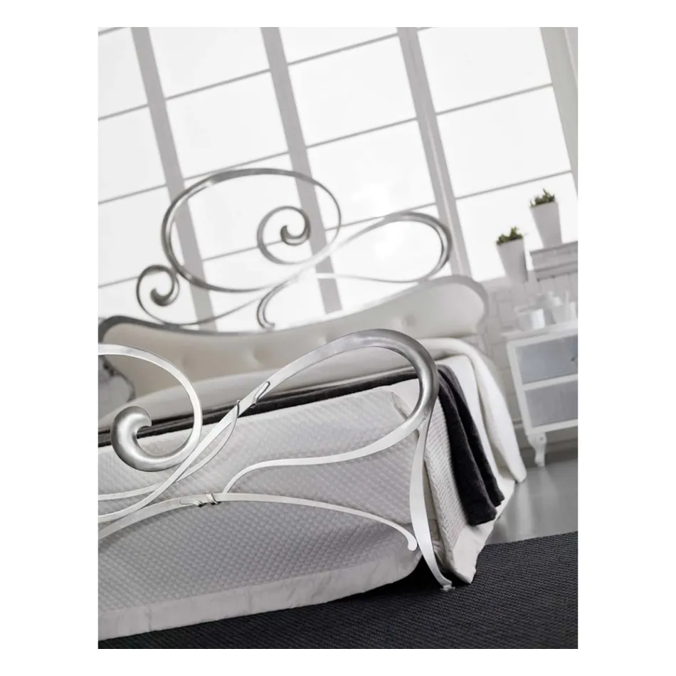 Żelazne podwójne łóżko ze skoordynowanym podnóżkiem Made in Italy - Laser Viadurini