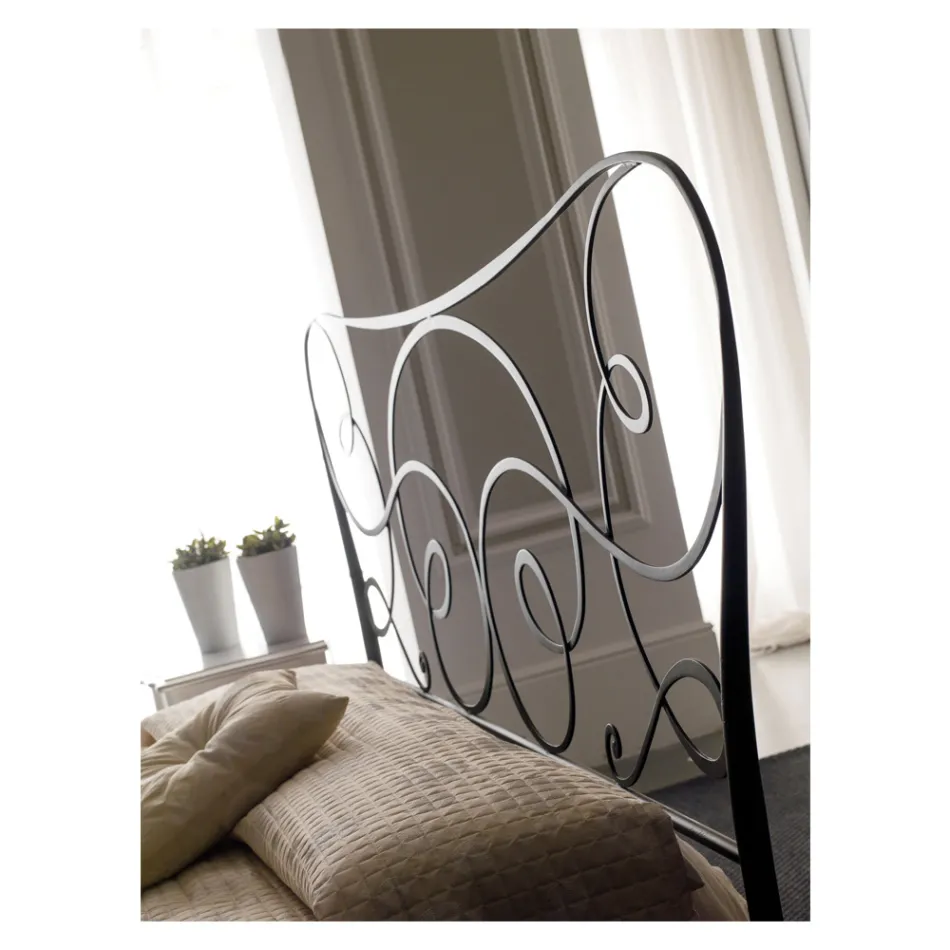 Żelazne łóżko podwójne z opcjonalnym podnóżkiem Made in Italy - Lampo Viadurini