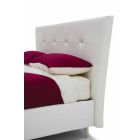 Podwójne łóżko ze sztucznej skóry z drewnianymi nóżkami Made in Italy - Perzio Viadurini