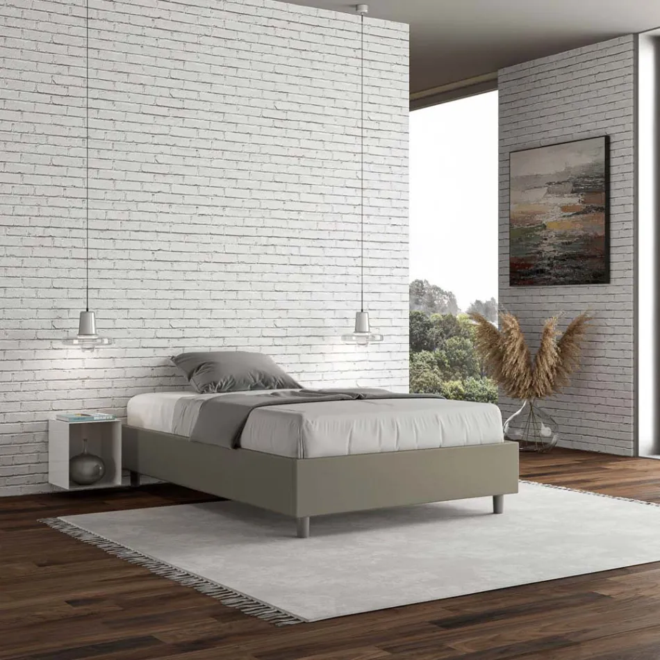 Łóżko Queen-Size 140x200 cm tapicerowane sztuczną skórą Wyprodukowano we Włoszech - Athlete Viadurini