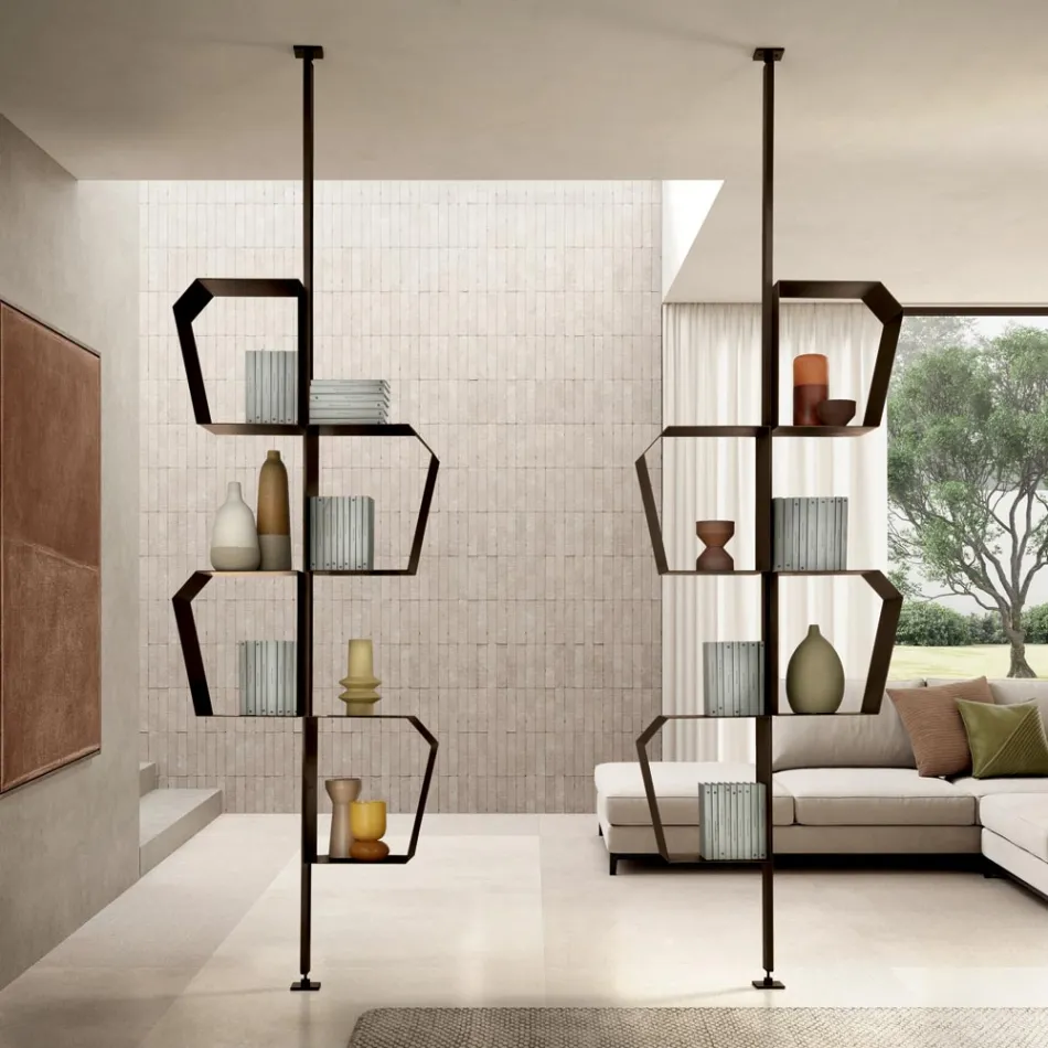 Malowana metalowa biblioteczka z regulowanymi nogami, wyprodukowana we Włoszech - Fernanda Viadurini