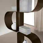 Metalowa, malowana, pionowa biblioteczka Fatima z regulowanymi nogami Viadurini