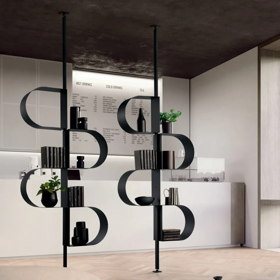 Metalowa, malowana, pionowa biblioteczka Fatima z regulowanymi nogami Viadurini