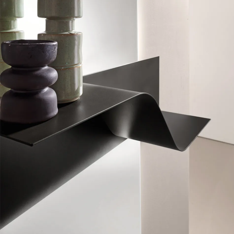 Półka ścienna Nimea Wavy Metal w trzech wykończeniach kolorystycznych Viadurini