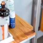 Kolumnowa szafka łazienkowa z drewna tekowego i stali z 4 otwartymi półkami - Tamburino Viadurini