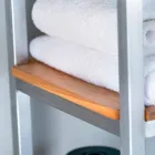 Kolumnowa szafka łazienkowa z drewna tekowego i stali z 4 otwartymi półkami - Tamburino Viadurini