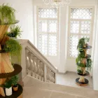 Zaprojektuj meble z drewna z okrągłymi półkami z gresu Made in Italy - Aspide Viadurini