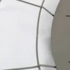 Nowoczesny zegar ścienny Adalgiso z kolorowej stali, wyprodukowany we Włoszech Viadurini