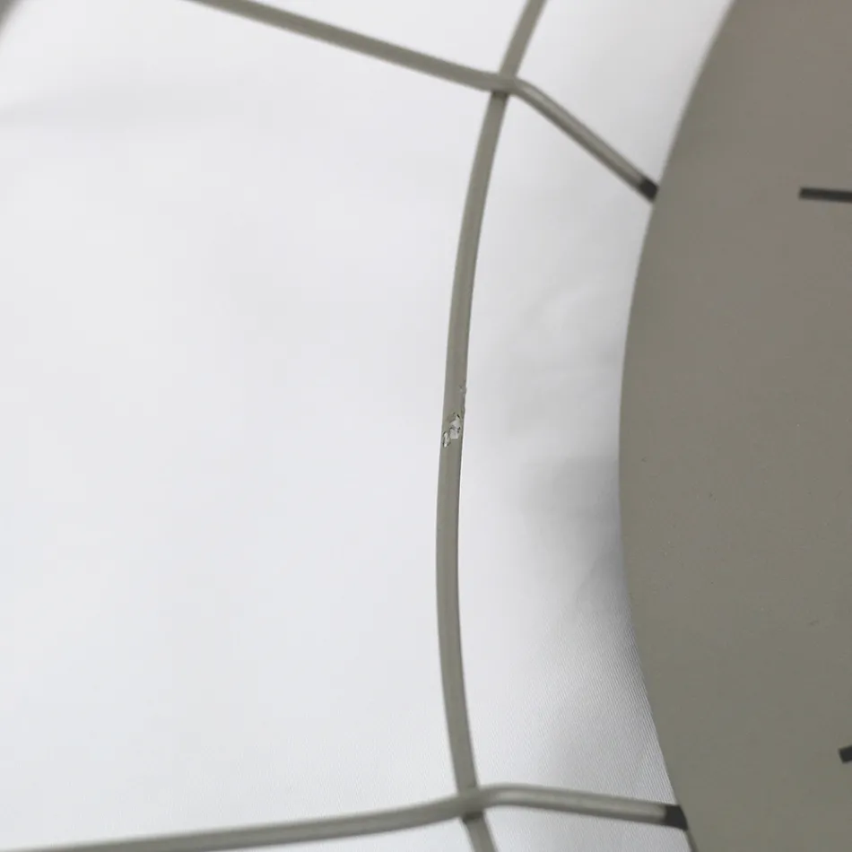 Nowoczesny zegar ścienny Adalgiso z kolorowej stali, wyprodukowany we Włoszech Viadurini