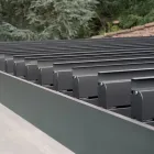 Pergola aluminiowa z regulowanym dachem firmy Crank - Eolo Viadurini