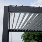 Pergola aluminiowa z regulowanym dachem firmy Crank - Eolo Viadurini
