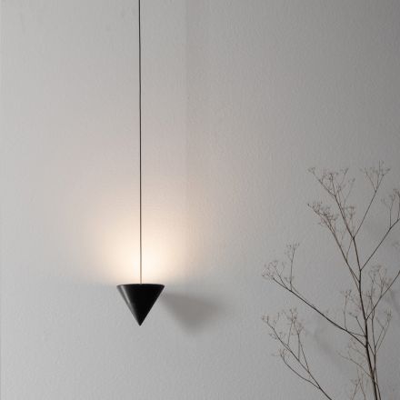 Drutowa lampa podłogowa z czarnego aluminium i stożkowego świetnego minimalistycznego designu - Mercado Viadurini