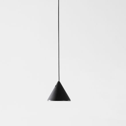 Drutowa lampa podłogowa z czarnego aluminium i małego stożka, minimalistyczny design - Mercado Viadurini