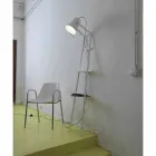 Lampa podłogowa do salonu z białego lub matowego czarnego metalu z półkami - Butler Viadurini
