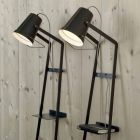 Lampa podłogowa do salonu z białego lub matowego czarnego metalu z półkami - Butler Viadurini