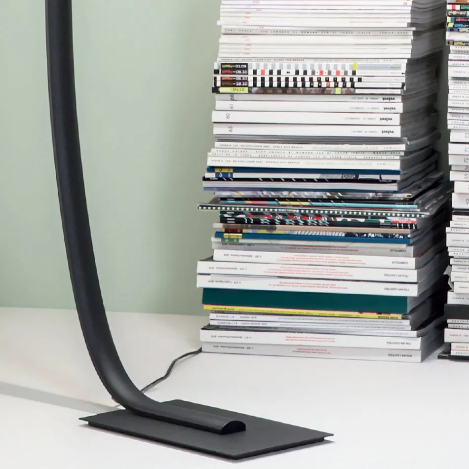 Nowoczesna ściemnialna lampa podłogowa LED w kolorze czarnym, złotym lub białym metalu - Gondola Viadurini