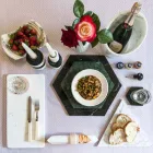 Sześciokątny talerz do serwowania z białego marmuru Carrara lub czarnej marquinia - Ludivine Viadurini