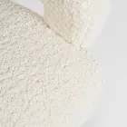 Fotel z podłokietnikami z drewna kauczukowego i siedziska z efektem wełny - Patrizia Viadurini