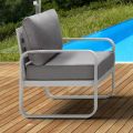 Fotel ogrodowy z matowego aluminium w kolorze kości słoniowej i szarymi poduszkami – Avoir
