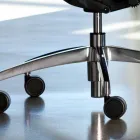 Ergonomiczne krzesło biurowe obrotowe z kółkami i zagłówkiem - Gimiglia Viadurini