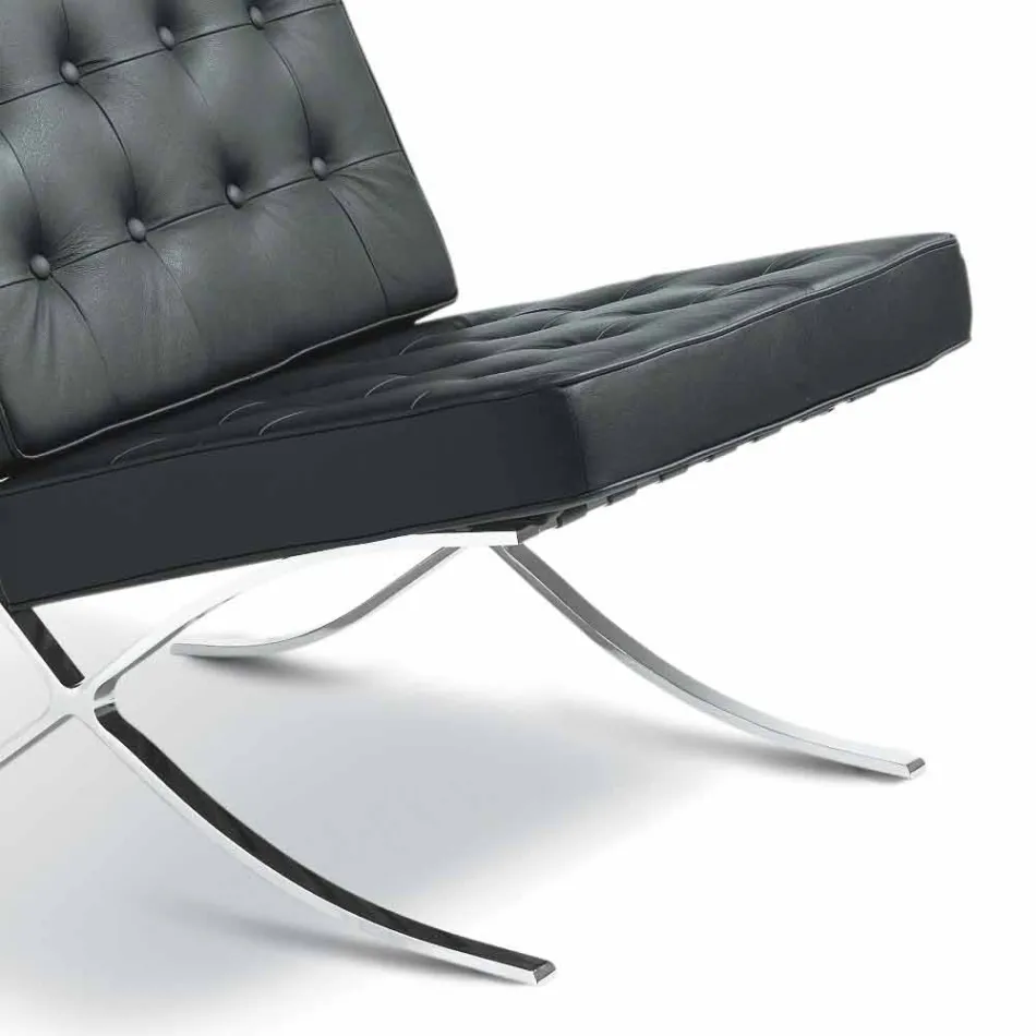 Fotel Morella z ekoskóry z guzikami i chromowaną strukturą Viadurini