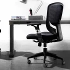 Półkierunkowy i nowoczesny obrotowy fotel operacyjny z czarnej siatki - Simona Viadurini