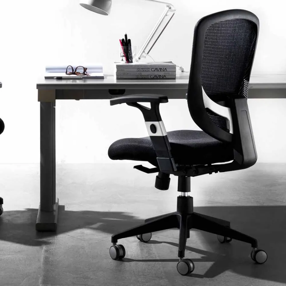 Półkierunkowy i nowoczesny obrotowy fotel operacyjny z czarnej siatki - Simona Viadurini