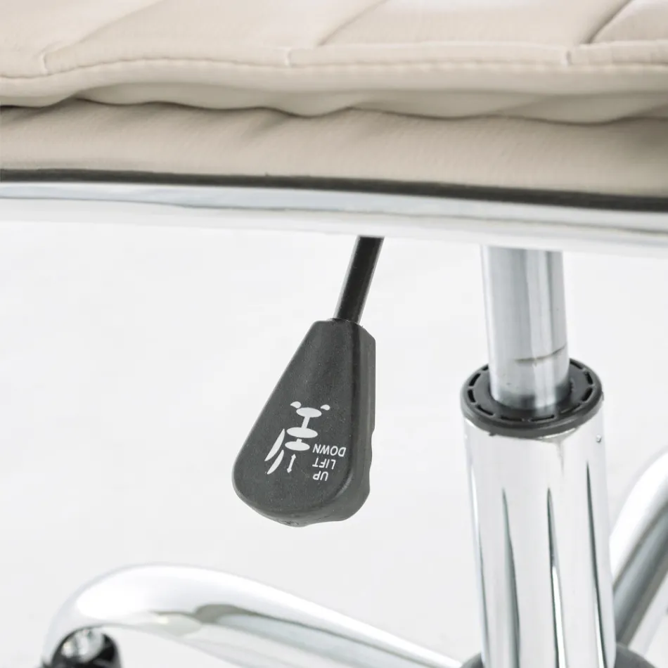 Ergonomiczny fotel biurowy z podłokietnikami ze stali i imitacji skóry - Mantica Viadurini