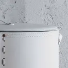 Owalny kosz na bieliznę ze skóry regenerowanej Riky wyprodukowanej we Włoszech Viadurini