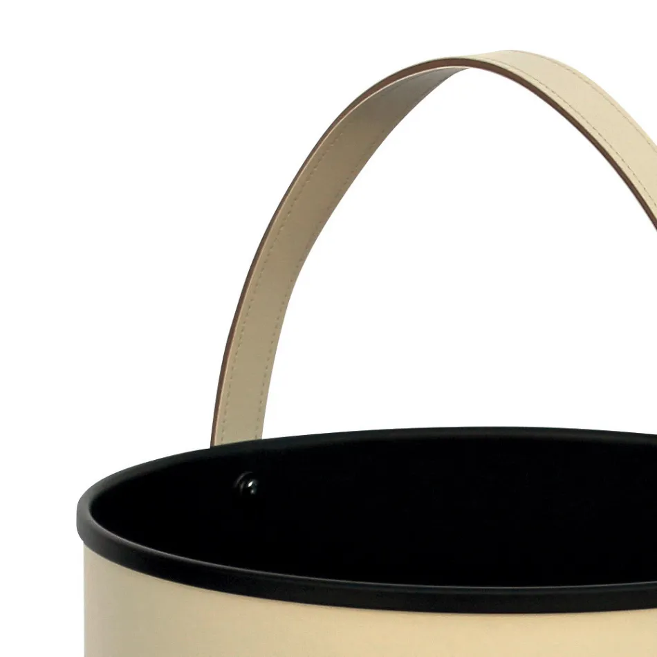 Okrągły uchwyt na drewno z ekoskóry na kółkach Made in Italy - Chameleon Viadurini