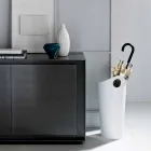 Stojak na parasole wykonany z regenerowanej skóry ręcznie z Pluvii Viadurini