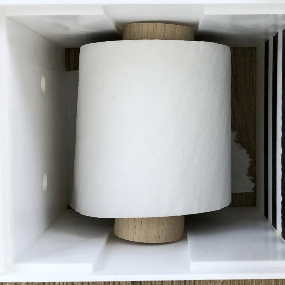 Uchwyt na papier łazienkowy z białego Corianu lub z czarnymi wstawkami Włoski design - Elono Viadurini