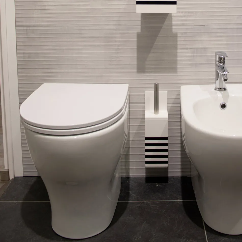 Uchwyt na szczotkę toaletową z białego Corianu lub z czarną wkładką Made in Italy - Elono Viadurini