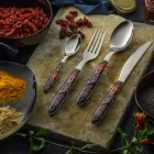 Kolorowe sztućce ze stali i plastiku z tygrysem 24 Szt. - Alessandra Viadurini